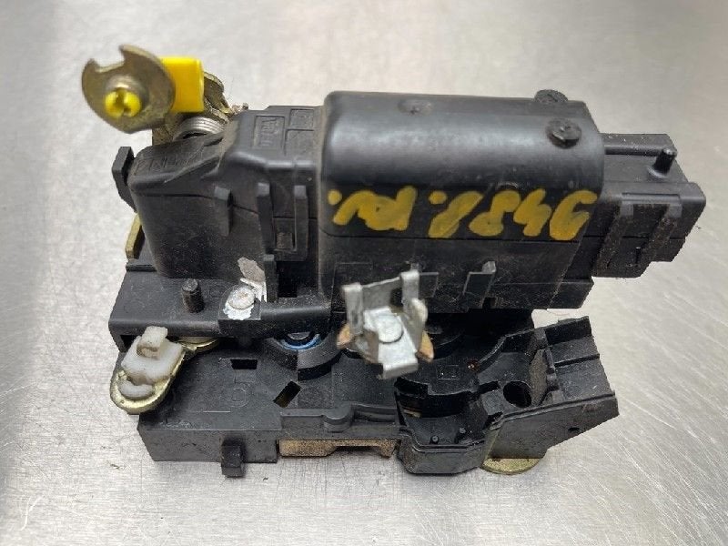 SERRURE DE PORTE RODS AVANT DROIT Nissan Kubistar (F10), Utilisé, Nissan
