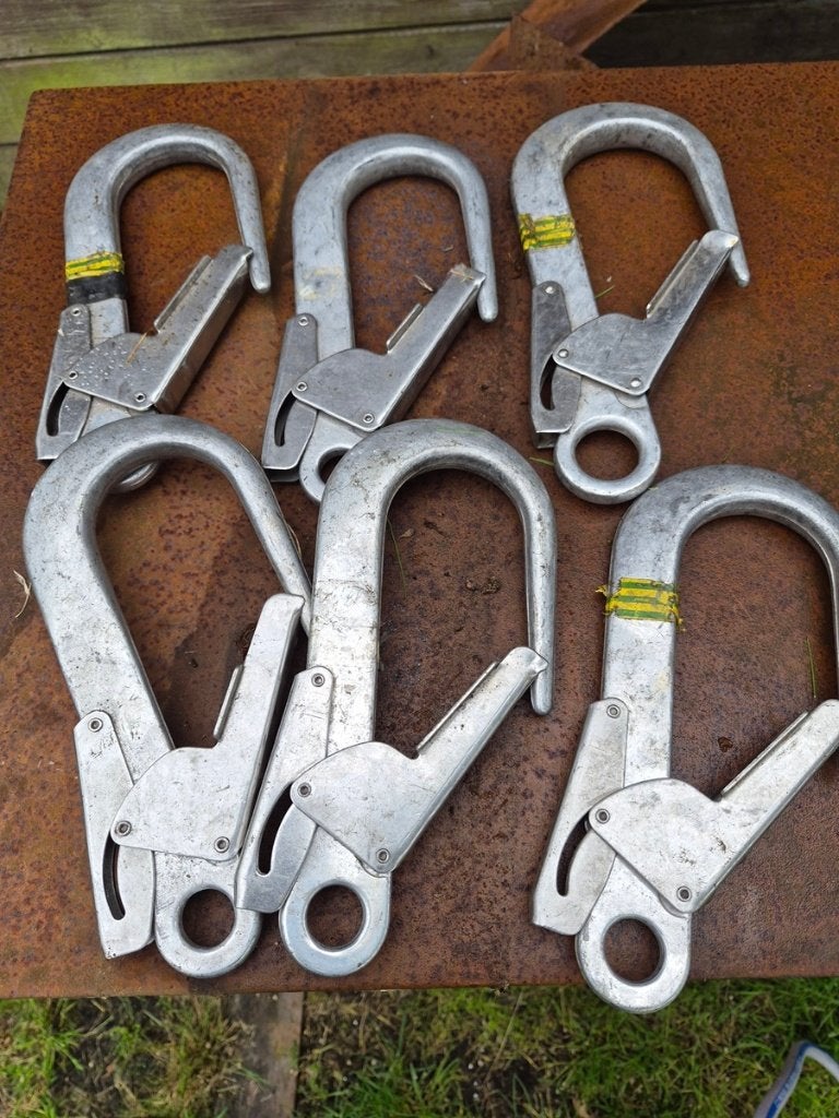 Petzl valbeveiliging / klaphaken MGO., Ophalen, Gebruikt