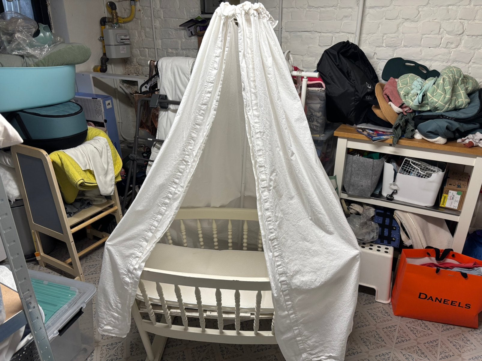 Berceau avec matelas et ciel de lit, Enfants & Bébés, Enlèvement, Comme neuf, Lit