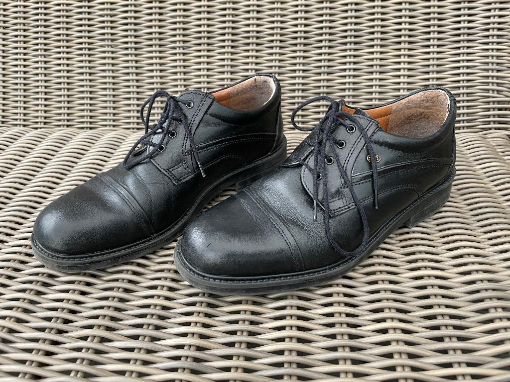 Leder herenschoenen - maat 42 - ALS NIEUW, Vêtements | Hommes, Chaussures, Enlèvement ou Envoi, Comme neuf, Noir