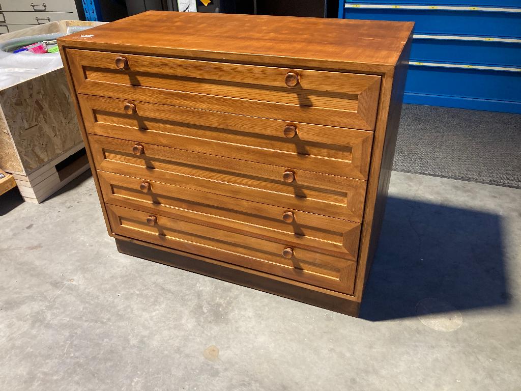 Scandinavisch design ladekastje, Ophalen