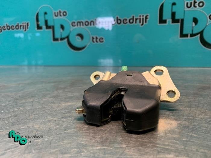 Slotmechaniek Achterklep van een Toyota Corolla (Corolla 96-, Gebruikt, -, -, Ophalen of Verzenden