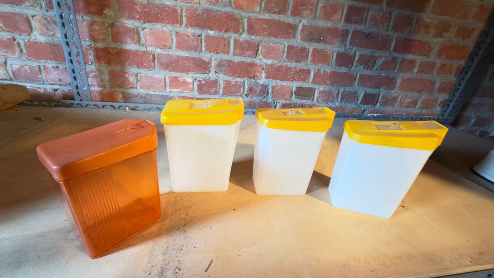 Lot Ancienne boite de conserve en plastique, Enlèvement