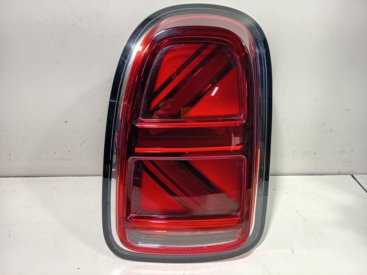 Achterlicht carrosserie rechts Mini Countryman, Onderdelen@venauto.nl, Van der Ven Autorecycling B.V., Ettenseweg 76, 4706 PB Roosendaal, The Netherlands