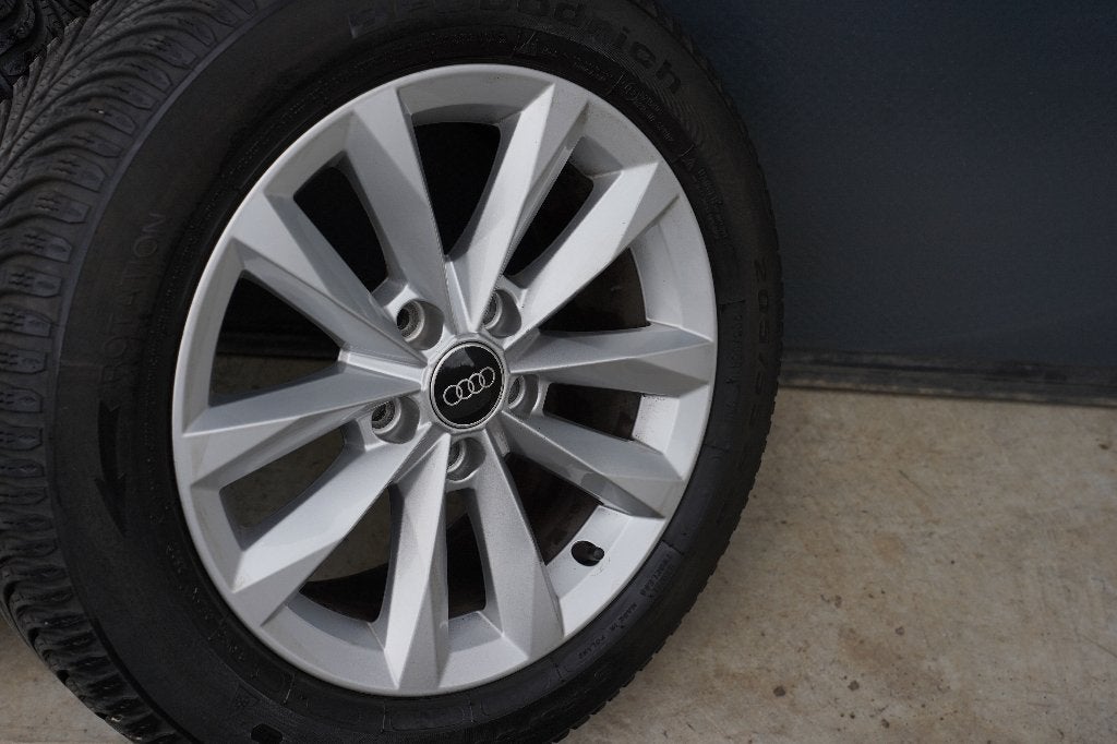 Kit hiver 16' original pour AUDI A3 (et autres), Autos : Pièces & Accessoires, Pneus hiver, 16 pouces, Véhicule de tourisme, 205 mm