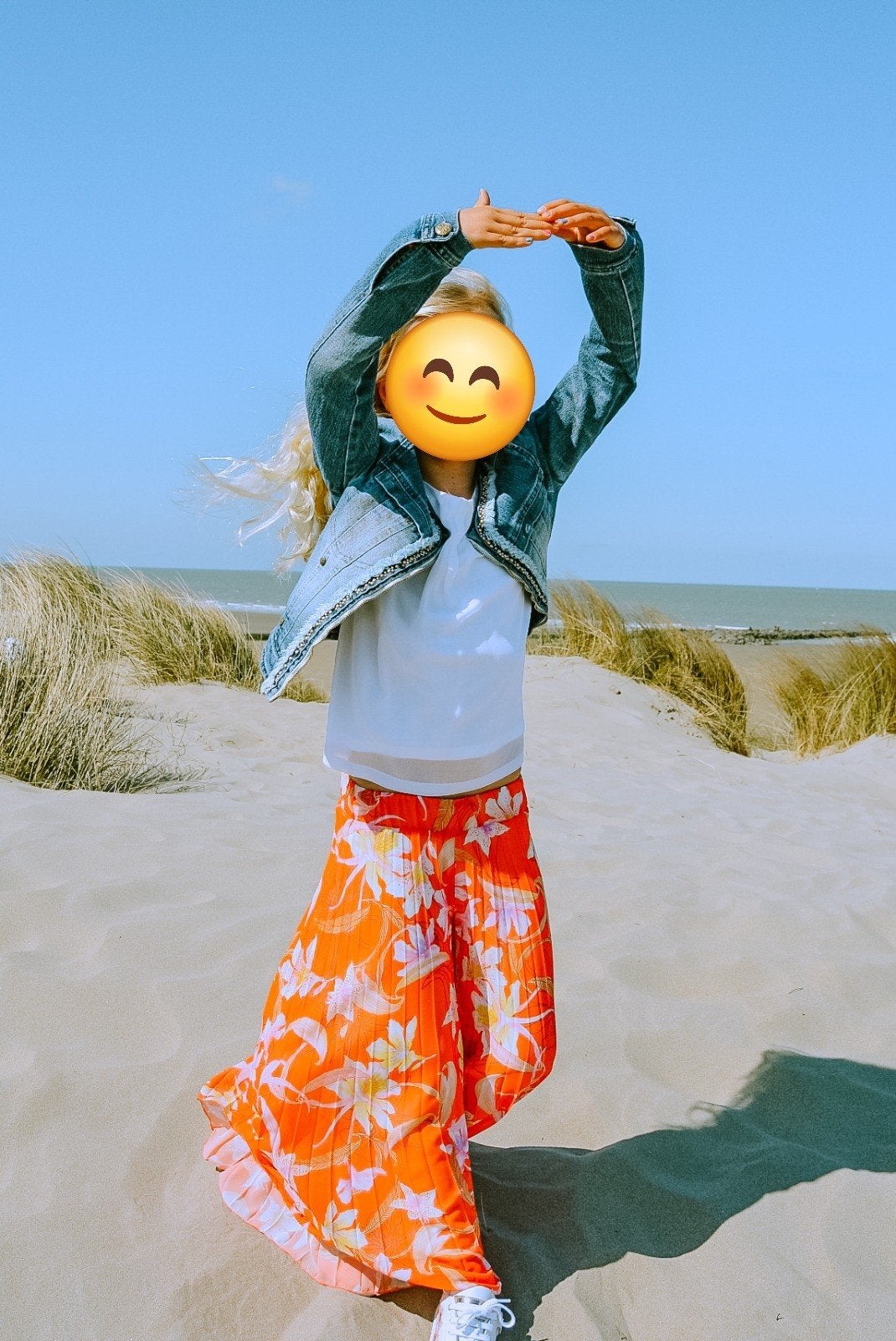 Kleurrijke communiekleren: losse broek, T-shirt, jeansjasje, Meisje, Ophalen of Verzenden, Zo goed als nieuw, Setje