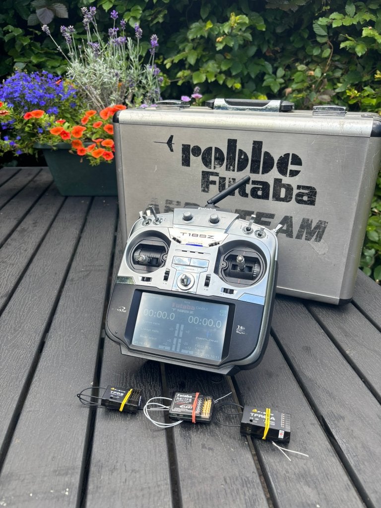 FUTABA 18SZ met 3 ontvangers, Hobby en Vrije tijd, Modelbouw | Radiografisch | Vliegtuigen, Verzenden, Gebruikt, Overige typen