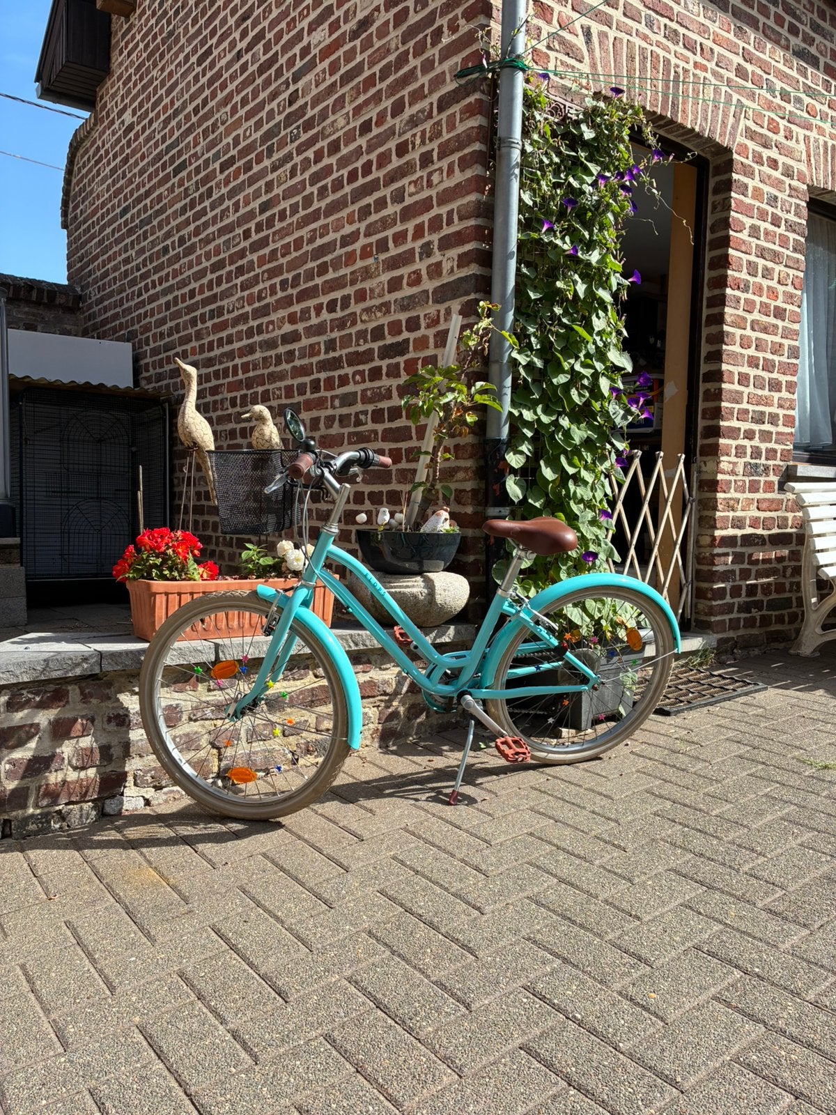 Meisjesfiets 6 - 10 jaar. Lichtblauw met stuurkorfje., Fietsen en Brommers, Ophalen, Zo goed als nieuw, Velgrem, Handrem