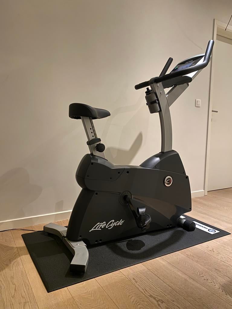 Vélo d'exercice Life Fitness C1, Sports & Fitness, Appareils de fitness, Enlèvement, Comme neuf