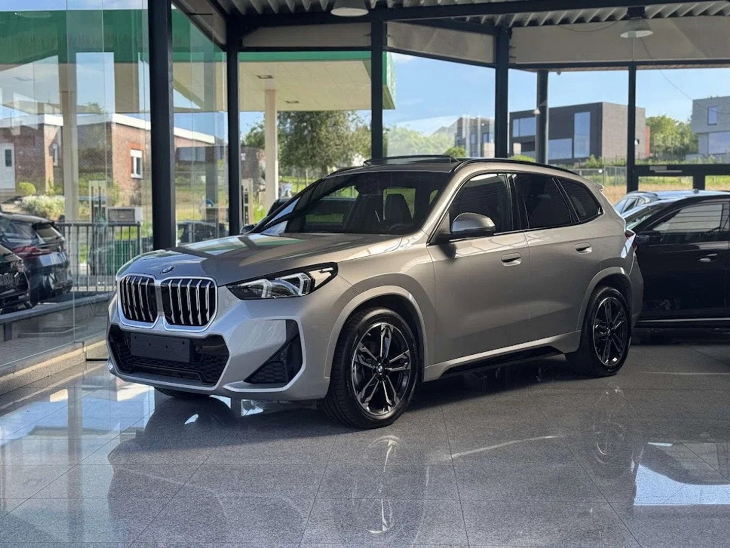 BMW X1 sDrive18i M Sport / KEYLESS / LEDER / PANO / ADPT LED, Autos, Argent ou Gris, Achat, Entreprise, 5 portes