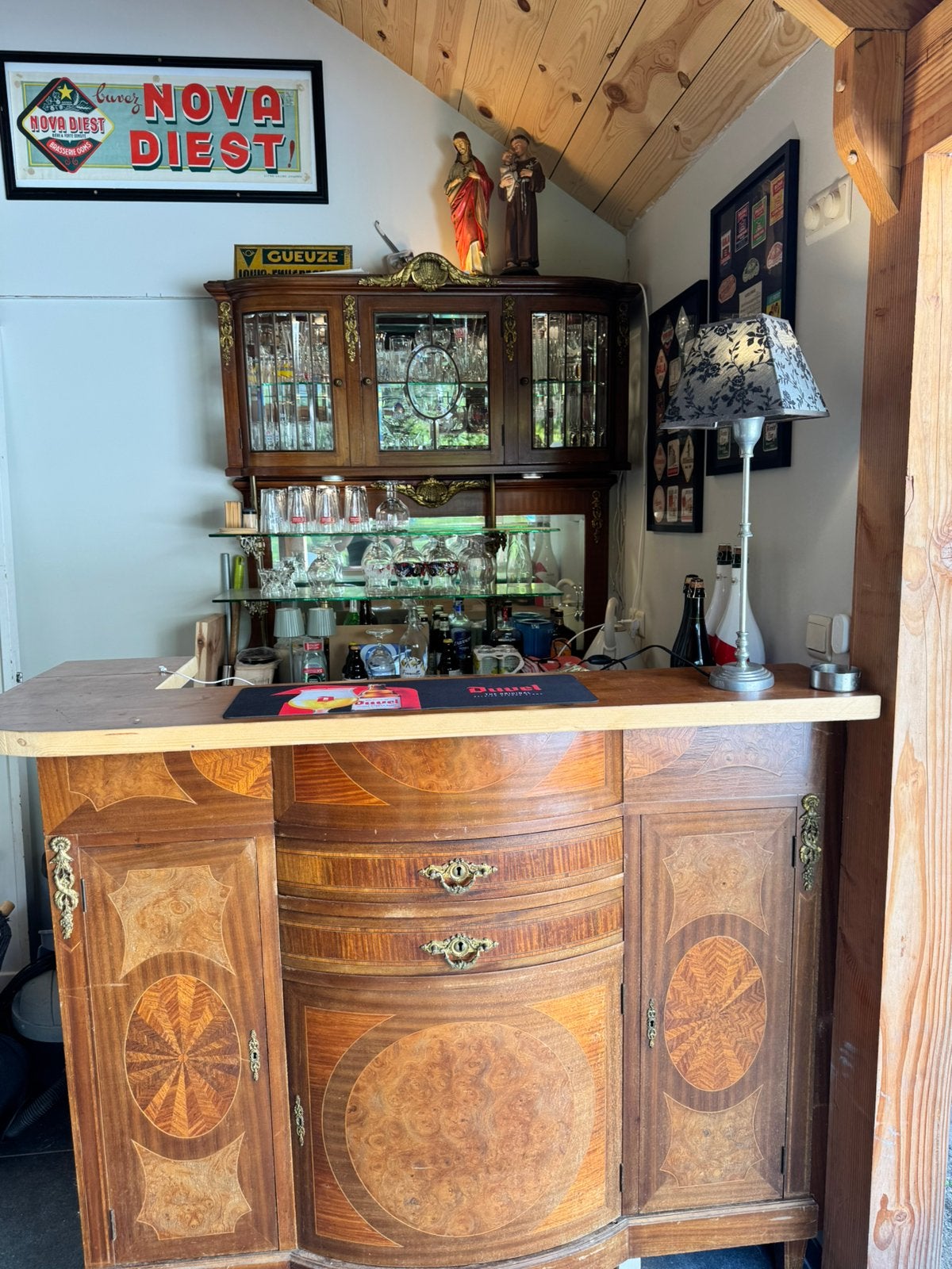 Toog voor bruine mancave, Ophalen, Verlichting