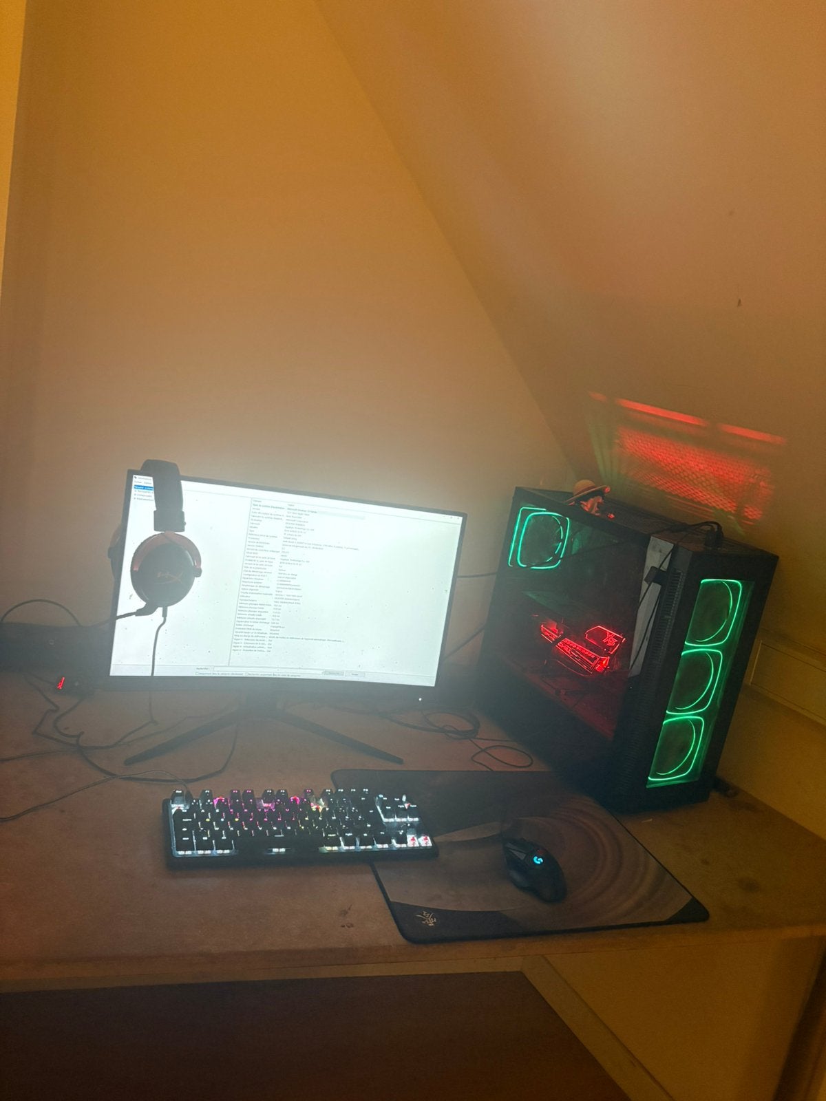 Setup gaming complet pc - ecrant - casque - clavier - souris, Logitech, Enlèvement, Comme neuf, PC