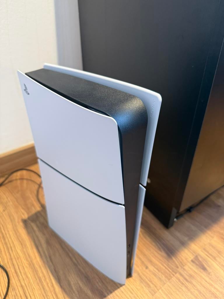 PS5 Digital Edition 825GB te koop met 2 controllers, Ophalen, Zo goed als nieuw