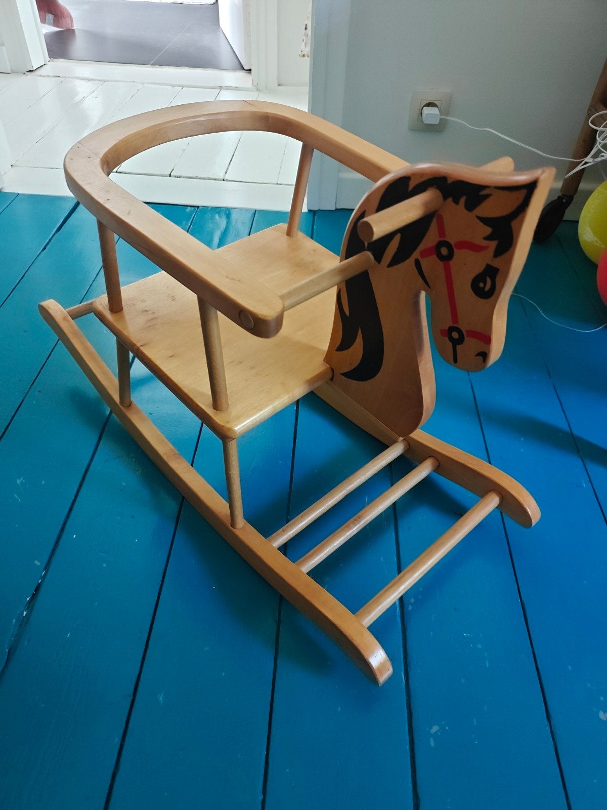 houten hobbelpaard, Ophalen