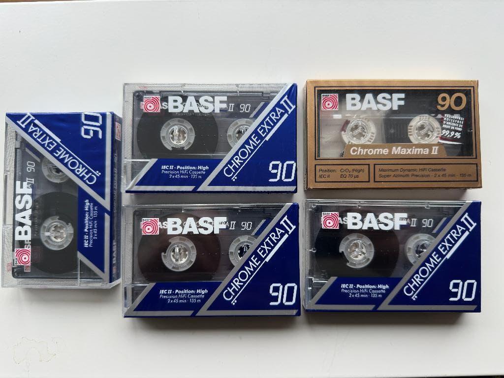 Ensemble de cassettes chrome BASF de type 2 non ouvertes, Enlèvement ou Envoi, Avec boîte de rangement, étagère ou coffret, Autres genres