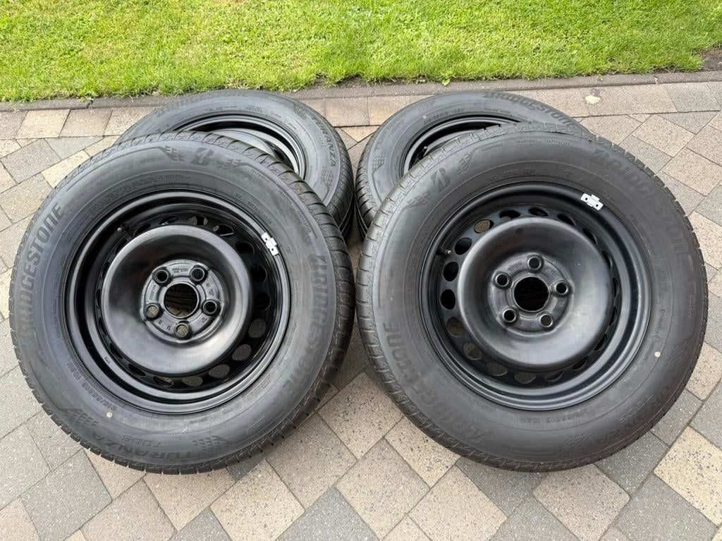 DEMO VW MULTIVAN T7 ZOMERSET 215/65/R16 BRIDGESTONE, Ophalen, 215 mm, 16 inch, Banden en Velgen