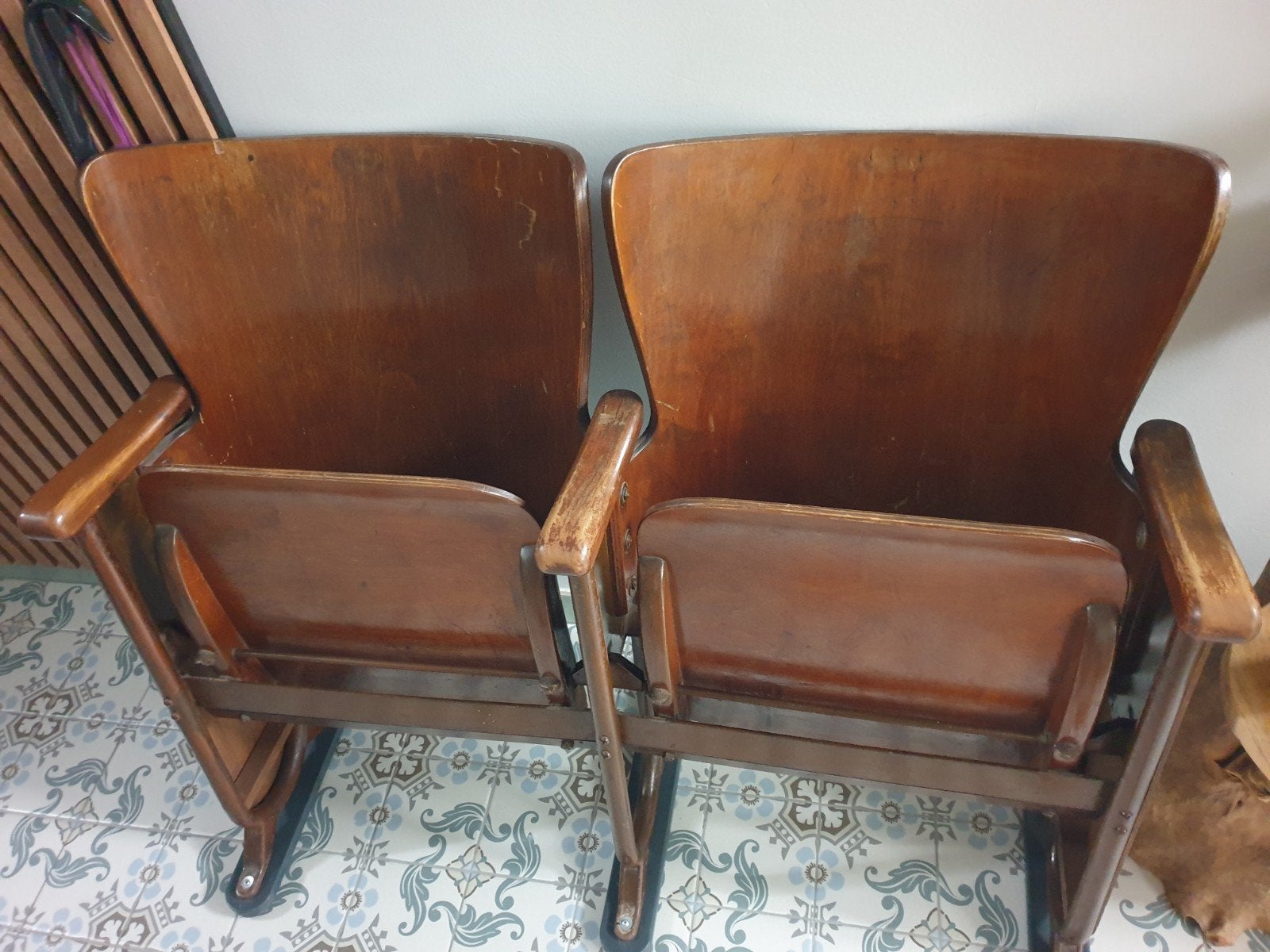 2 cinemastoelen, Ophalen