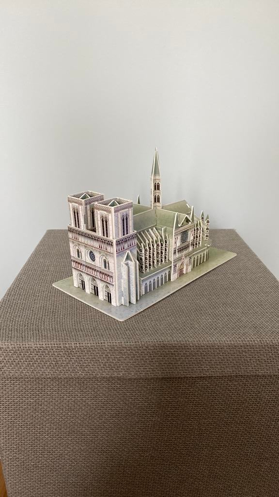 Model van de Notre Dame de Paris, Ophalen, Zo goed als nieuw