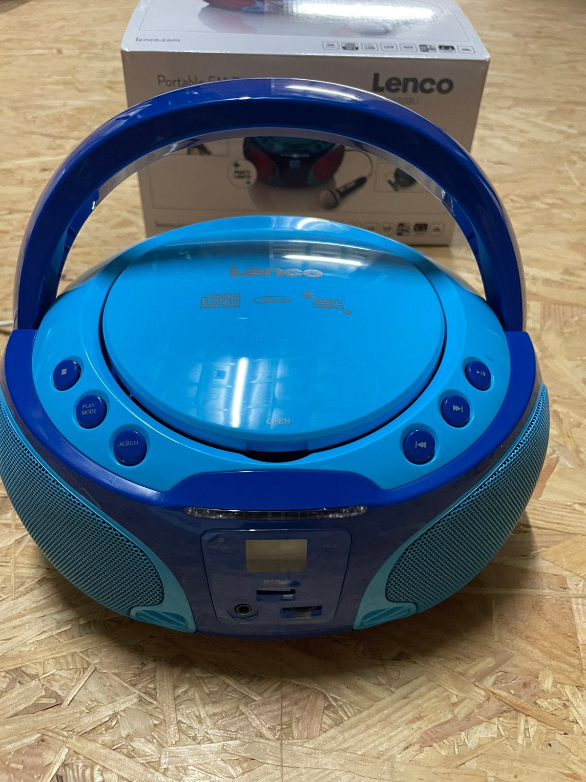 Lenco CD/MP3/USB/FM draagbare radio — met microfoon, Ophalen of Verzenden, Zo goed als nieuw, Overige merken, Draagbaar