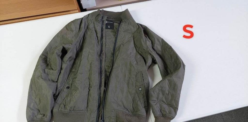 jas small 4€, Enlèvement, Comme neuf, Taille 36 (S)