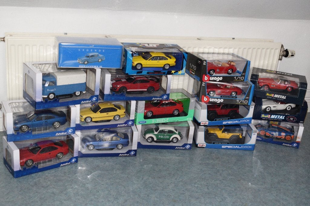 collection 17 miniature automobile 1:18 neuf, Hobby & Loisirs créatifs, Enlèvement ou Envoi, Neuf, Solido
