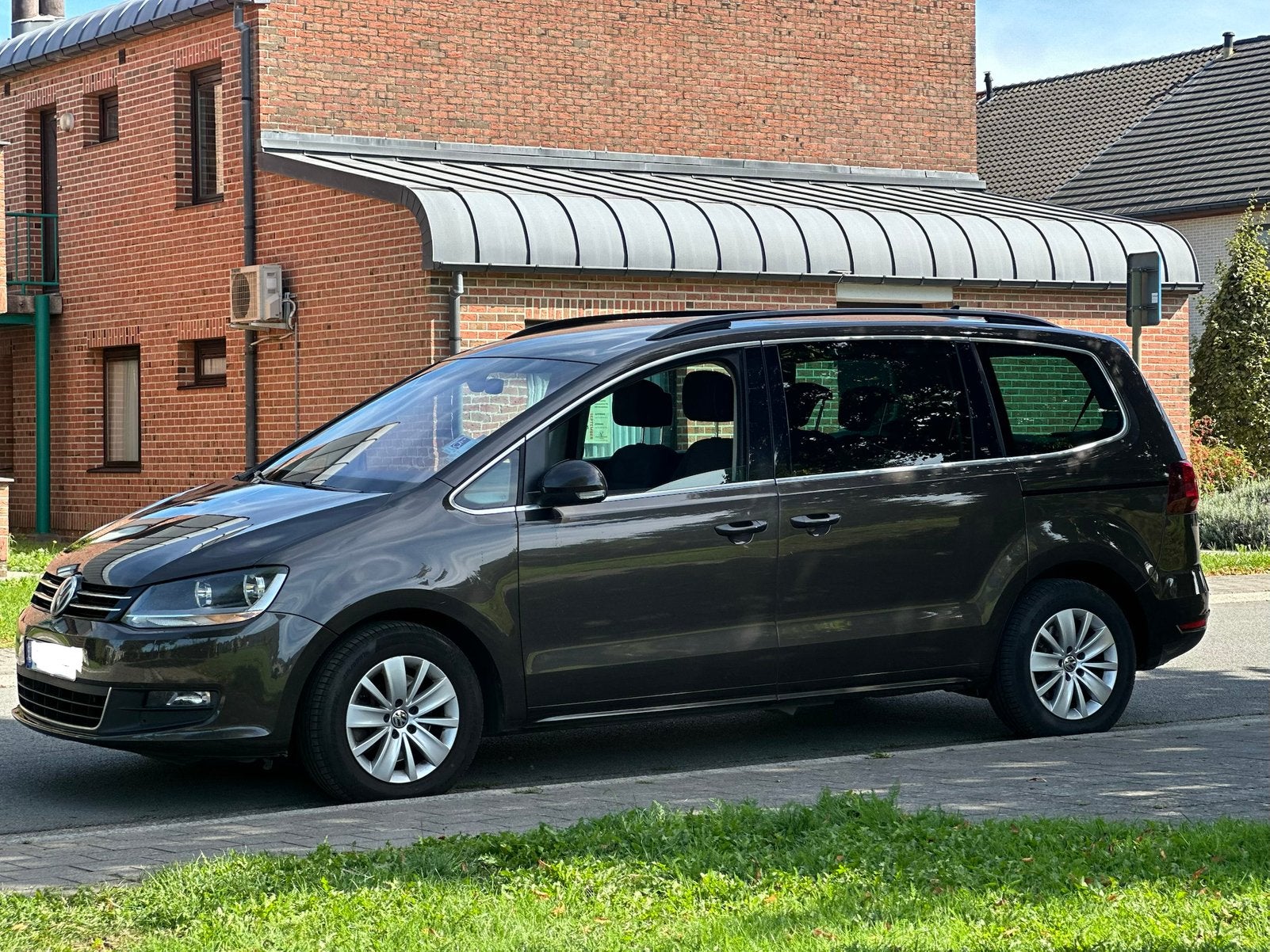 VW ShARAN 2.0 TDI - 7 PL - 2016 - GPS - DSG - 110 PK !, Auto's, Monovolume, 4 cilinders, Bruin, 7 zetels