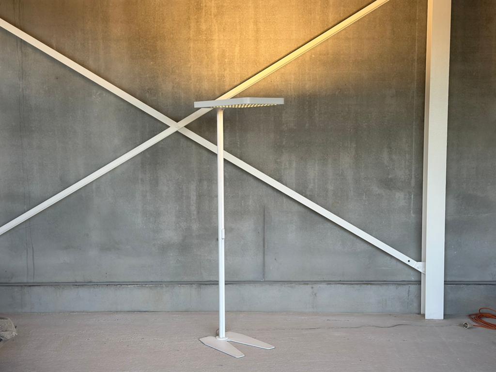 Aluminium Design Vloerlamp, Maison & Meubles, Lampes | Lampadaires, Comme neuf, Enlèvement