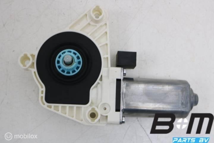 Raammotor rechtsvoor VW Passat B8 Variant 5Q4959802B, Utilisé
