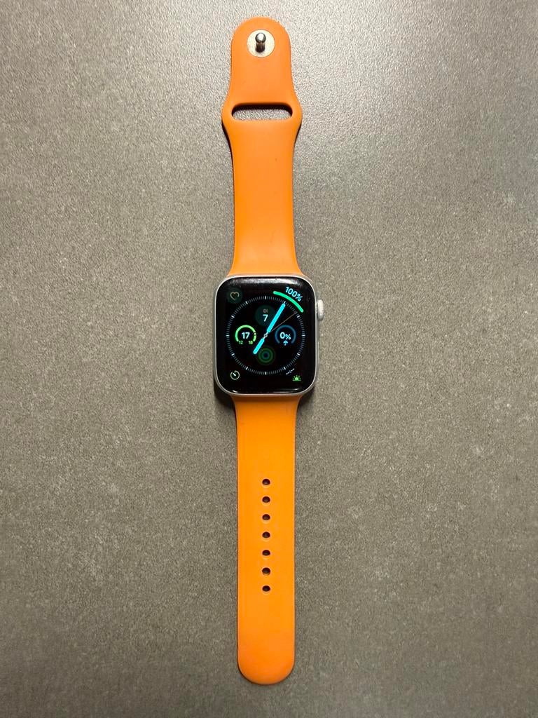 Apple watch series 5, Handtassen en Accessoires, Ophalen of Verzenden, Zo goed als nieuw