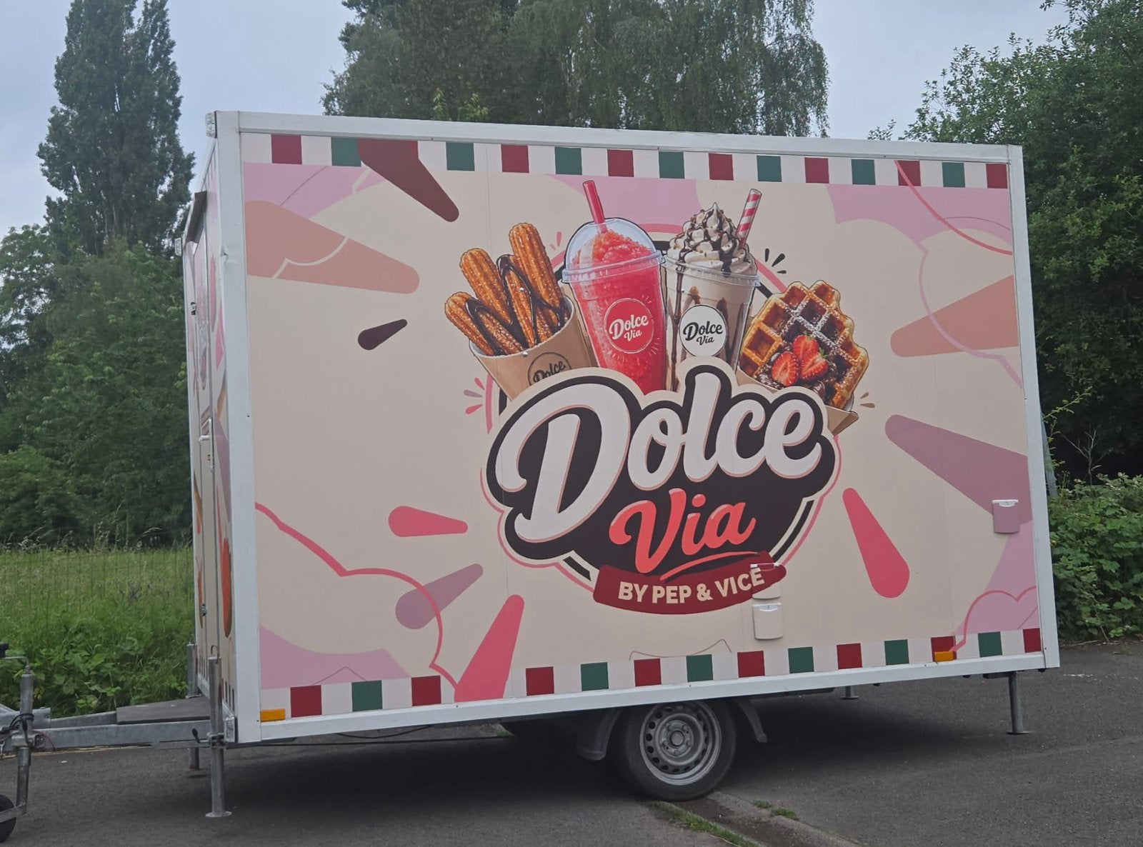 REMORQUE FOOD TRUCK 2022 – FULL ÉQUIPÉE –GAUFRES, CHURROS
