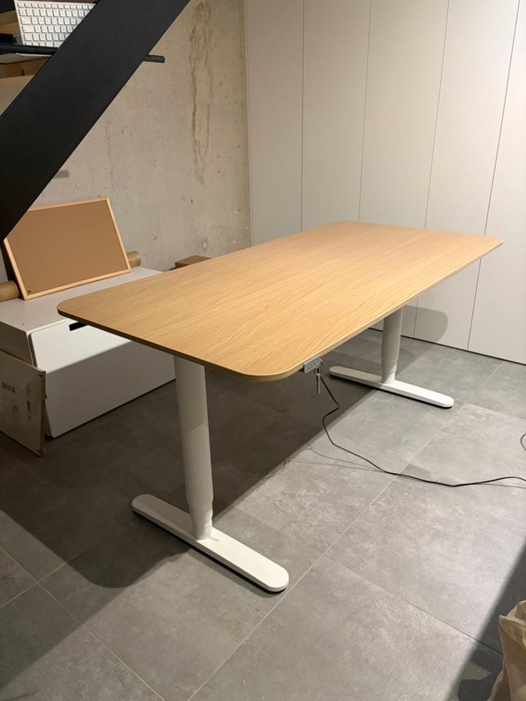Zit sta bureau in nieuwstaat, Huis en Inrichting, Bureaus, Ophalen, Elektrisch, Zo goed als nieuw, IKEA