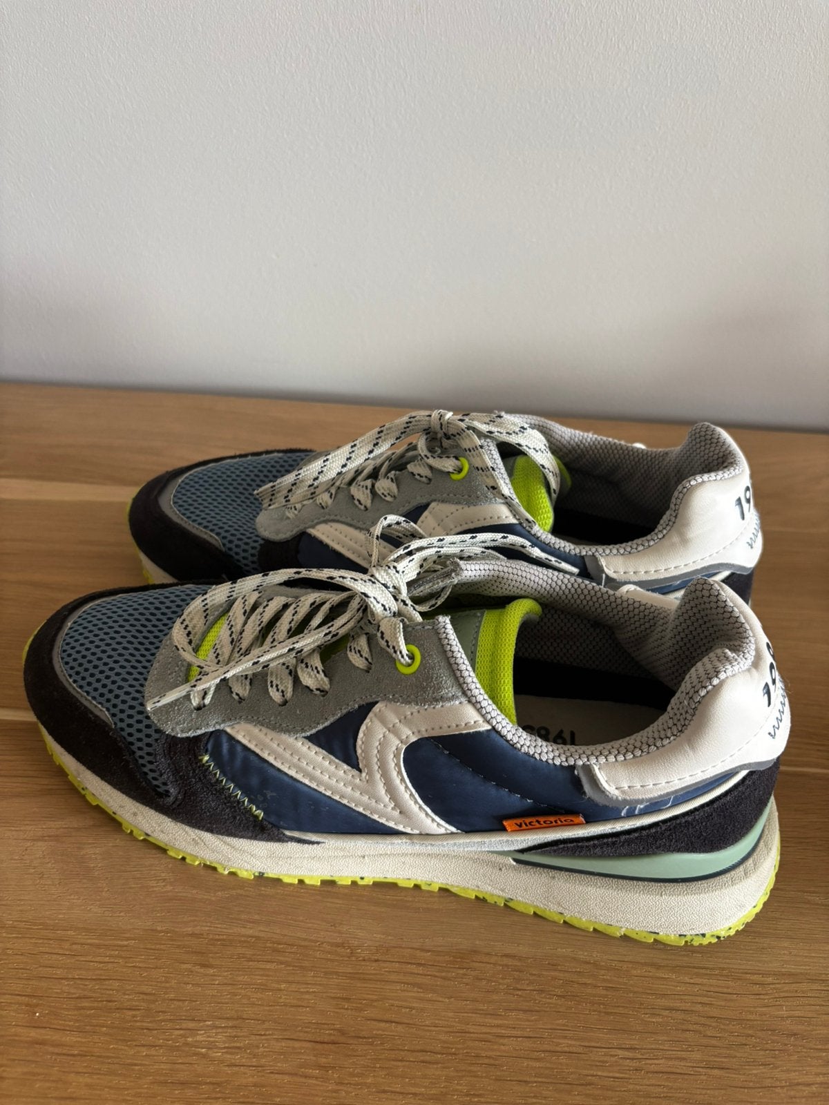Victoria schoenen, Ophalen, Zo goed als nieuw