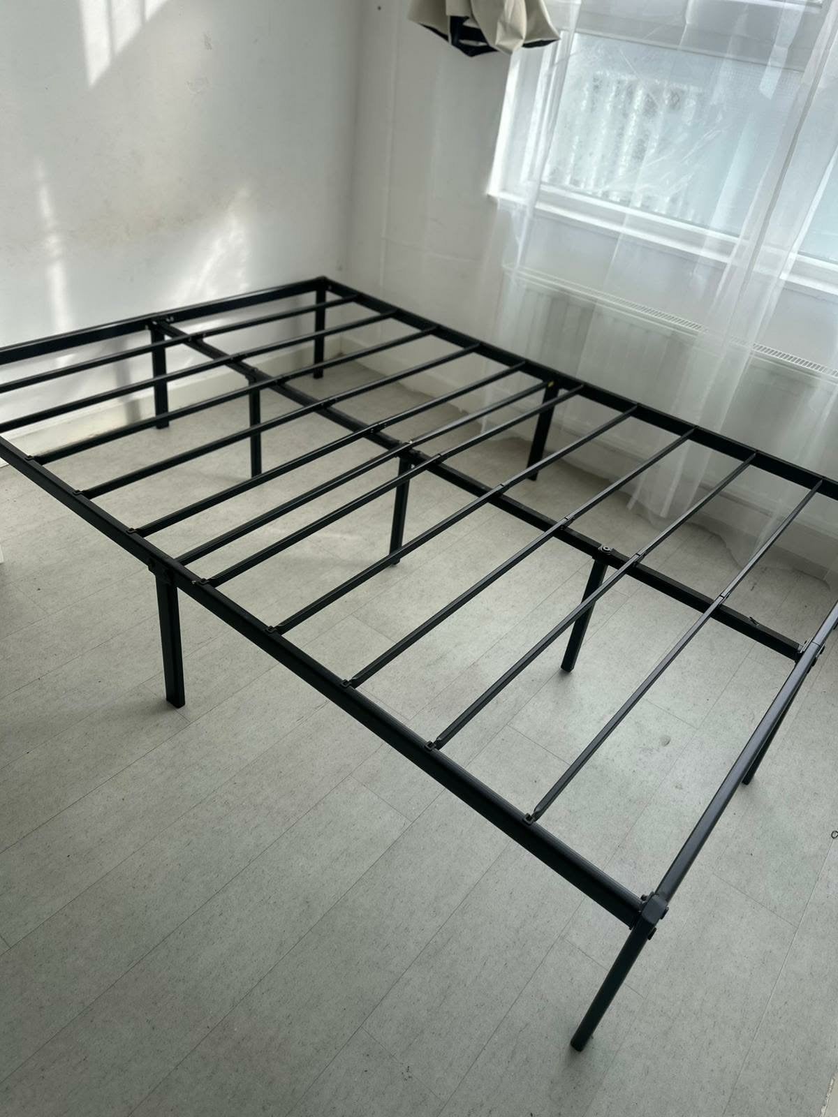 Lit en fer, Comme neuf, 200 cm, 140 cm, Autres types