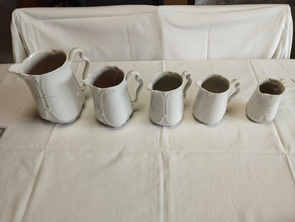 5 Pichets à lait ou à eau en "ironstone"  blanche   Vintage, Enlèvement