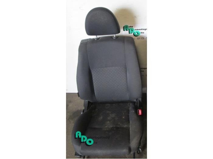 Stoel rechts van een Nissan Almera (Almera 02-), Gebruikt, -, -, Ophalen of Verzenden