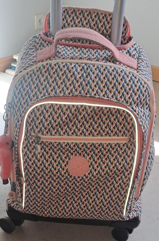 Sacoche Kipling, Enlèvement, Sac à dos