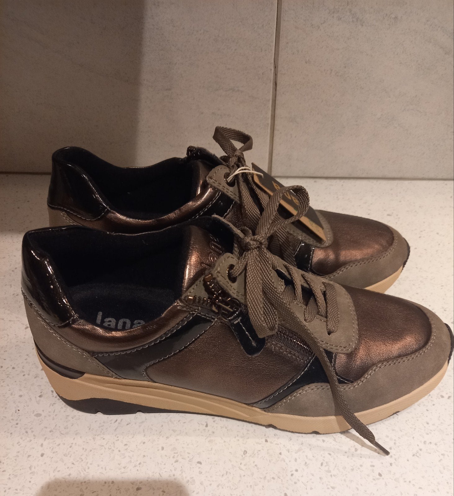 Nieuwe sneakers, Sports & Fitness, Alpinisme & Randonnée, Enlèvement