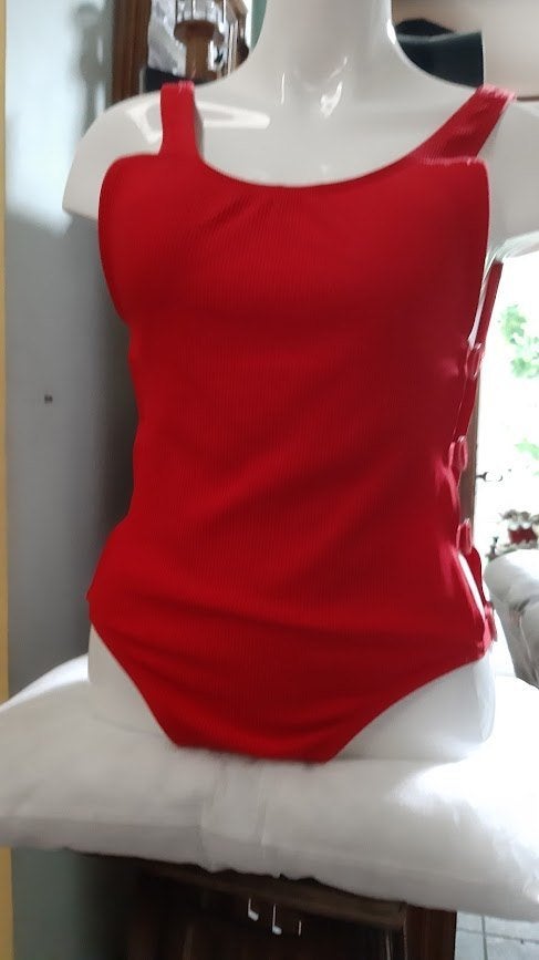 Nieuw rood badpak extravagant Oysho M, Kleding | Dames, Oysho, Nieuw, Badpak, Ophalen of Verzenden