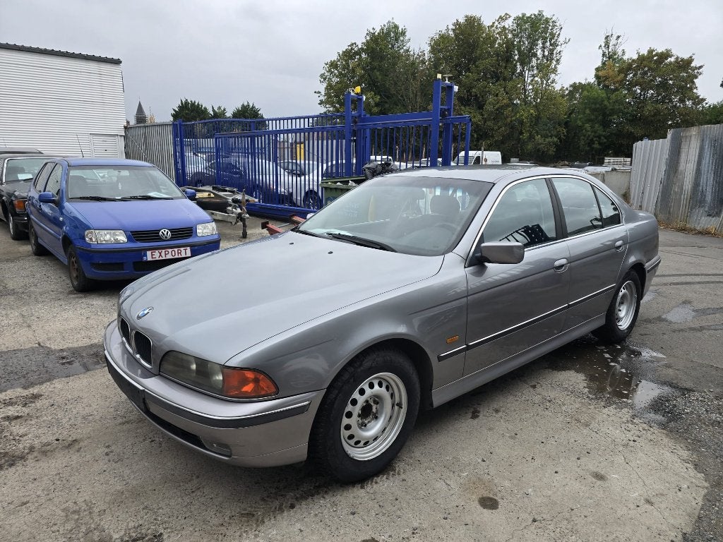 bmw 520i essence 1996 e39 ancêtre oldtimer 160000km bt auto, Auto's, BMW, 4 deurs, 110 kW, Sound system, Bedrijf