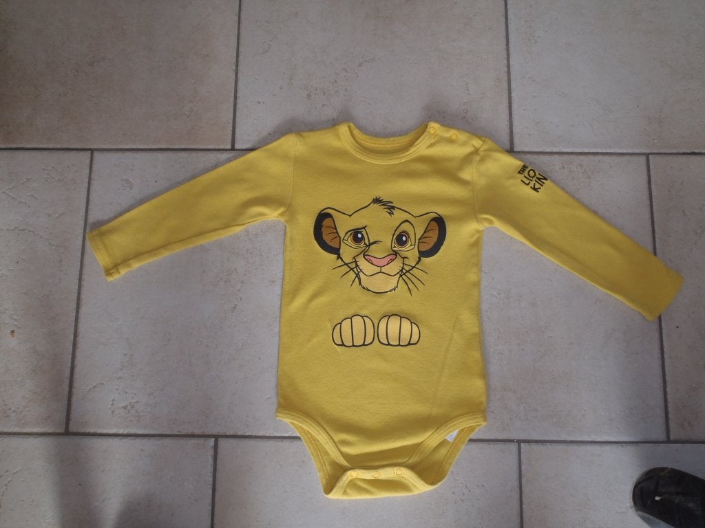 1 Disney babyromper maat 86 - The Lion King, Ophalen of Verzenden, Zo goed als nieuw, Jongetje, Nacht- of Onderkleding