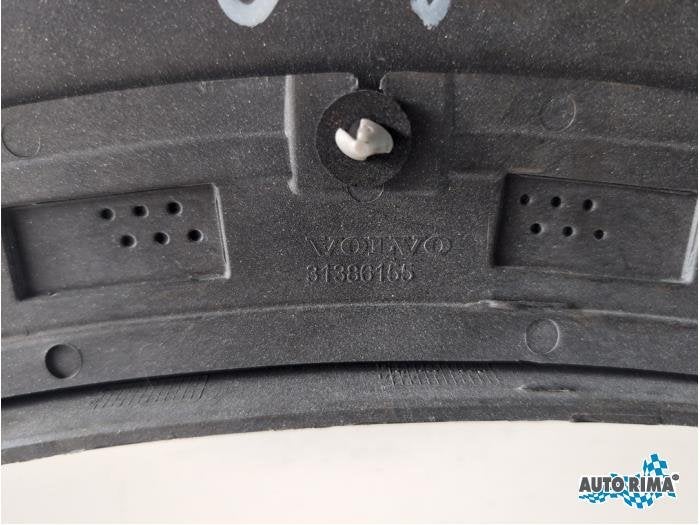 Wielrand achter van een Volvo V90, Gebruikt, -, -, Ophalen of Verzenden