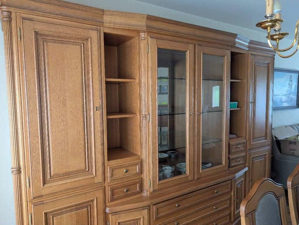 Grote eiken kast met vitrine deel, Ophalen