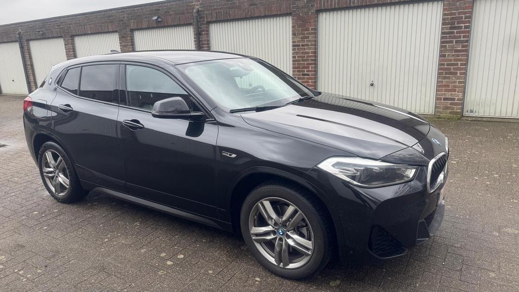 BMW X2 X-Drive - M-pakket - Nieuwstaat - BMW garantie 2027!, Auto's, Automaat, X2, Leder en Stof, Zwart