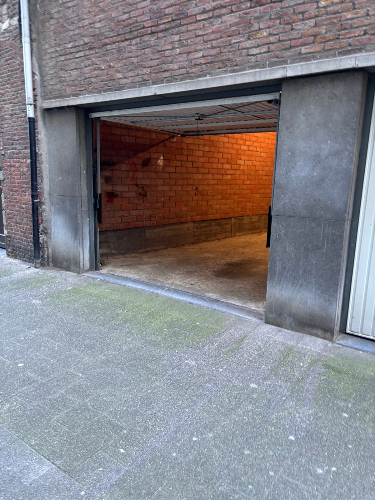Garagecomplex/ magazijn te huur Antwerpen