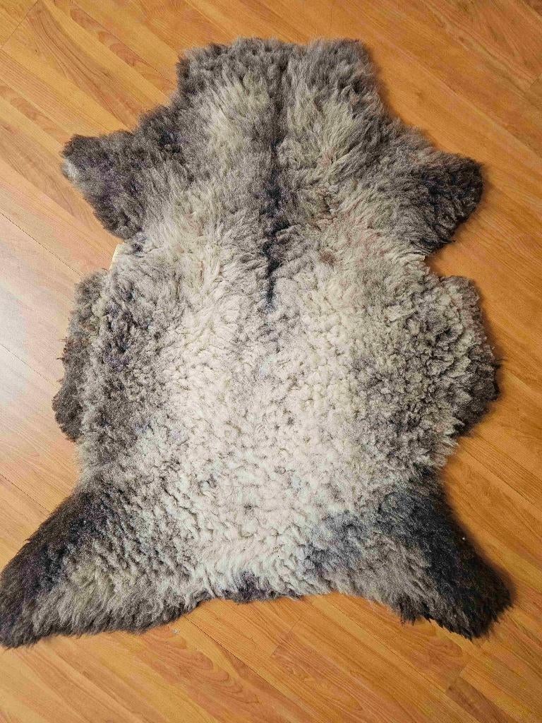 Peau de mouton 103/76 cm, Enlèvement ou Envoi, Utilisé, Brun, Autres styles