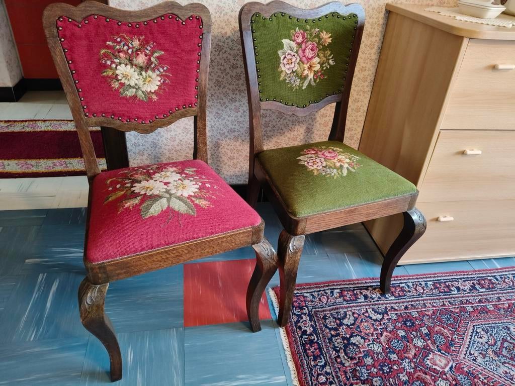 2 oude stoelen met geborduurde bekleding, Antiek en Kunst, Antiek | Meubels | Stoelen en Sofa's, Ophalen