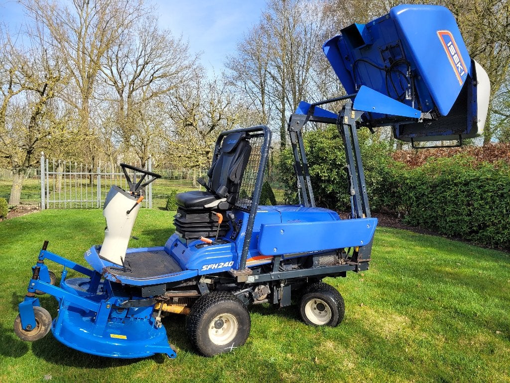 Iseki frontmaaier met hoogkipper en 4wielaandrijving, Ophalen, Opvangbak, Zo goed als nieuw, 120 cm of meer