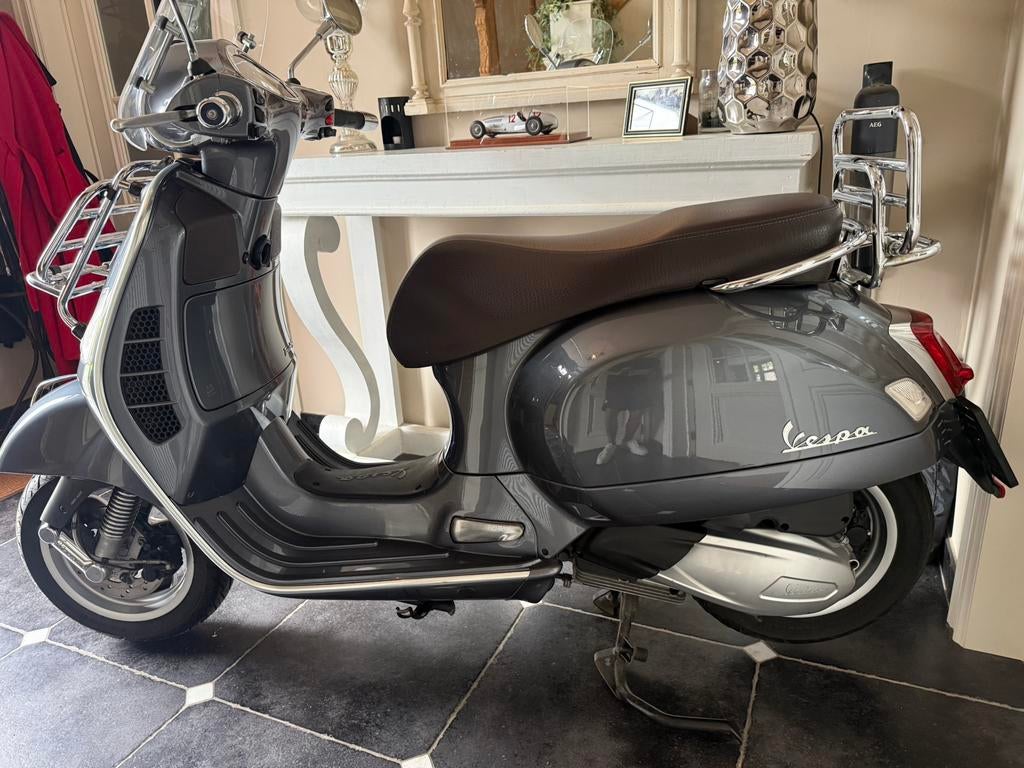 Vespa GTS 300 Touring, Fietsen en Brommers, Scooters | Vespa, Ophalen, Overige modellen, Zo goed als nieuw, Benzine