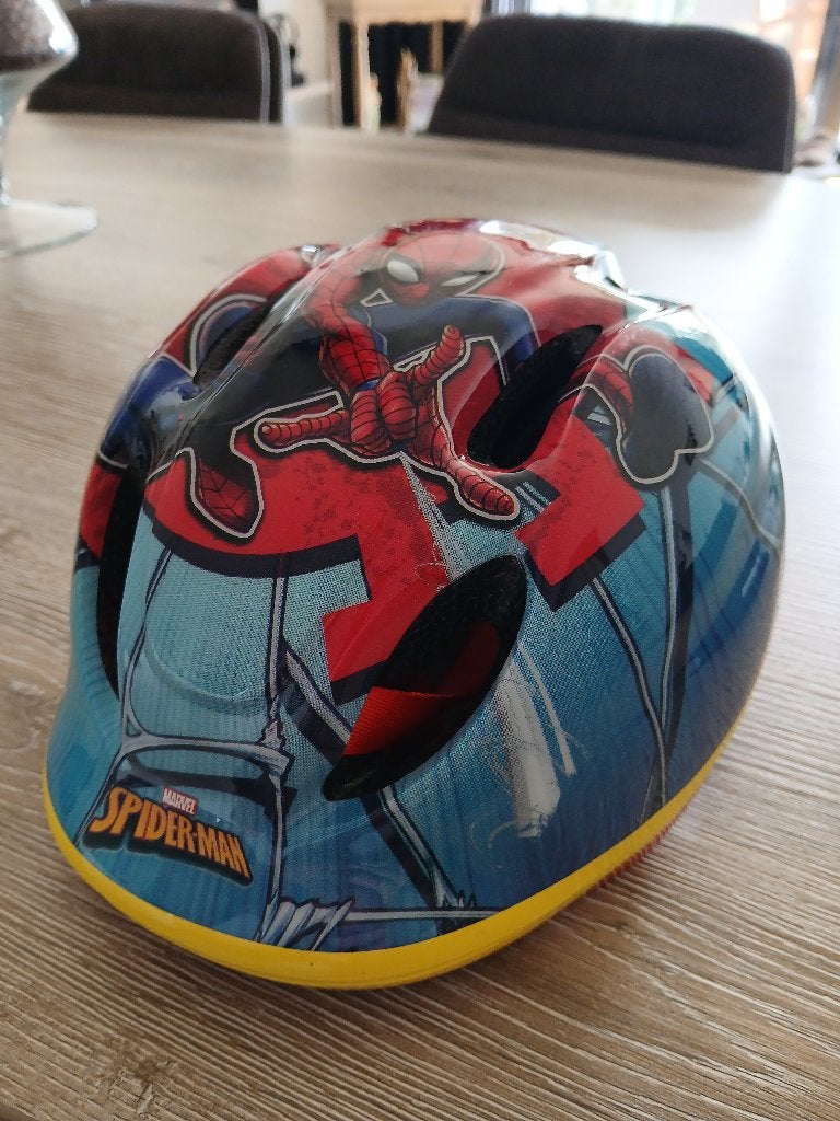 fietshelm Spiderman, Fietsen en Brommers, Ophalen, Zo goed als nieuw, M, Kubbinga B.V. (nederland)