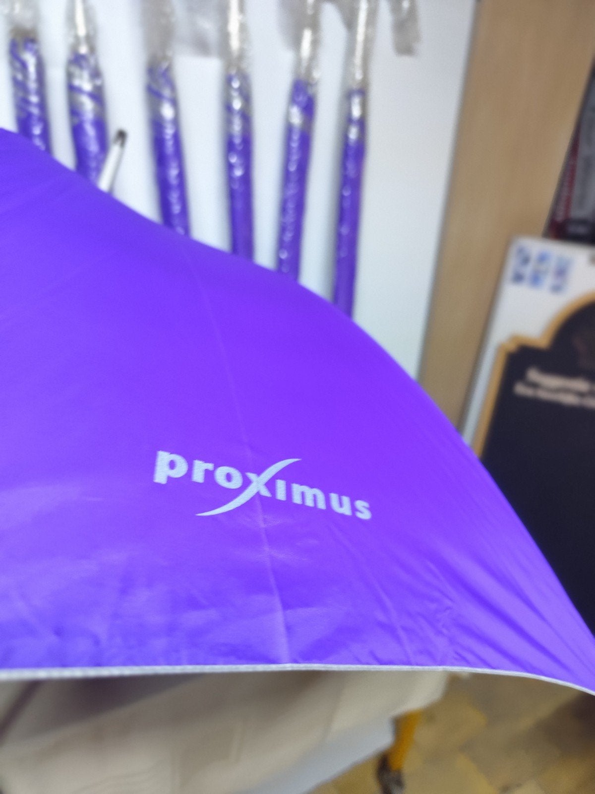Voor de verzameling of verzamelaar van Proximus. paraplu 's., Collections, Collections Autre, Enlèvement